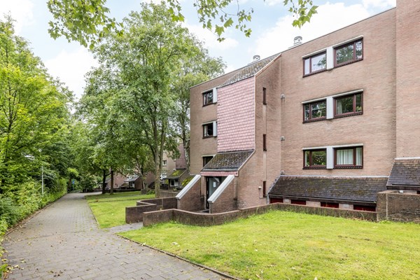 Verkocht: Instapklaar gemoderniseerd 2 slaapkamer appartement met balkon en berging in Hoensbroek